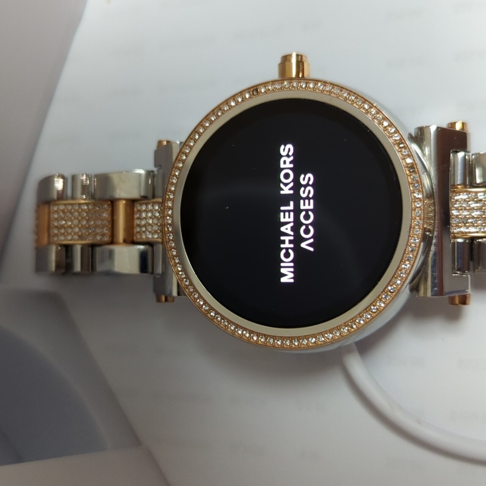 New & Authentic Michael Kors Smart watch Rose Gold/Silver - Picture 1 of 15